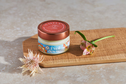 Massage Candle - Eveil des Sens - photo on display closed - The Candle You Can Wear