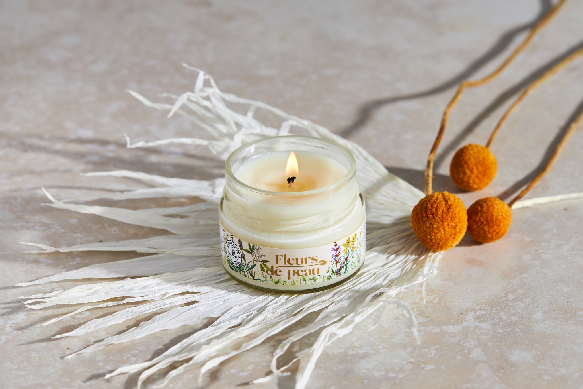 massage candle Fleurs de peau - photo 02 - Chamomile + Helichrysum + Lavender + Clary Sage + Amyris